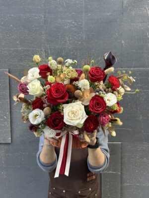 กระเช้าดอกไม้โทนแดง